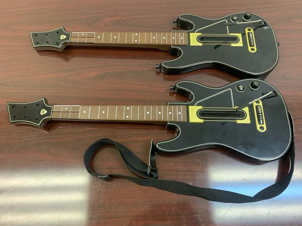 Activision Guitar Hero Live Wireless Guitar Controller Model 0000654  Lot of 2